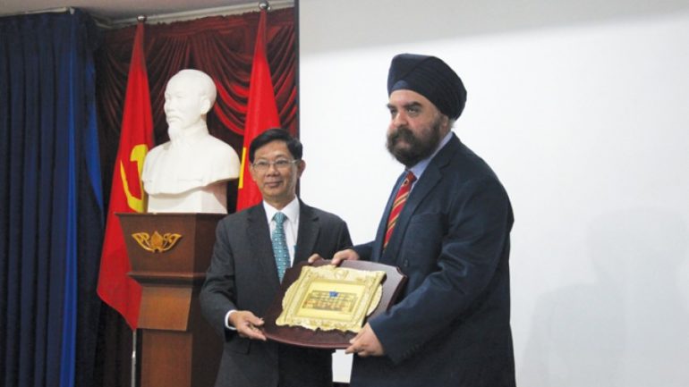 Học bổng Thakral – In Sewa
