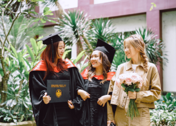 TB V/v Cấp phát lễ phục và kỷ yếu tốt nghiệp cho SV và HV cao học tham dự Lễ TN năm học 2021 – 2022