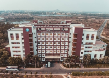 Thông báo cho phép sinh viên sử dụng căn tin và khu vực sân ngoài trời tại tầng 3