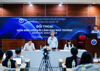 ĐỐI THOẠI GIỮA SINH VIÊN VỚI LÃNH ĐẠO NHÀ TRƯỜNG